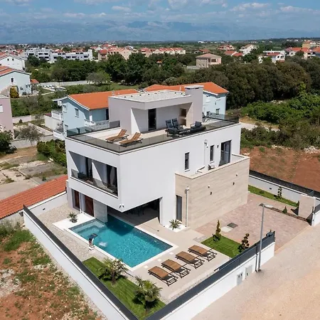 Beautiful Kordelia Villa